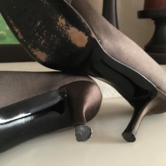 Stuart Weitzman Gigiritz Dark Brown Satin ruffle detail peep toe pumps /Like NEW - Picture 12 of 16